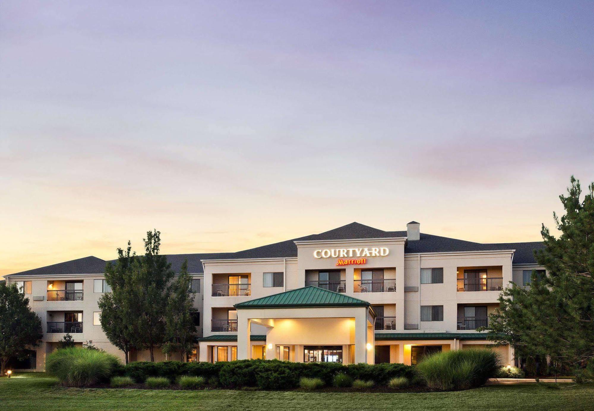 Courtyard St. Louis Airport/Earth City Hotel Bridgeton Exterior photo